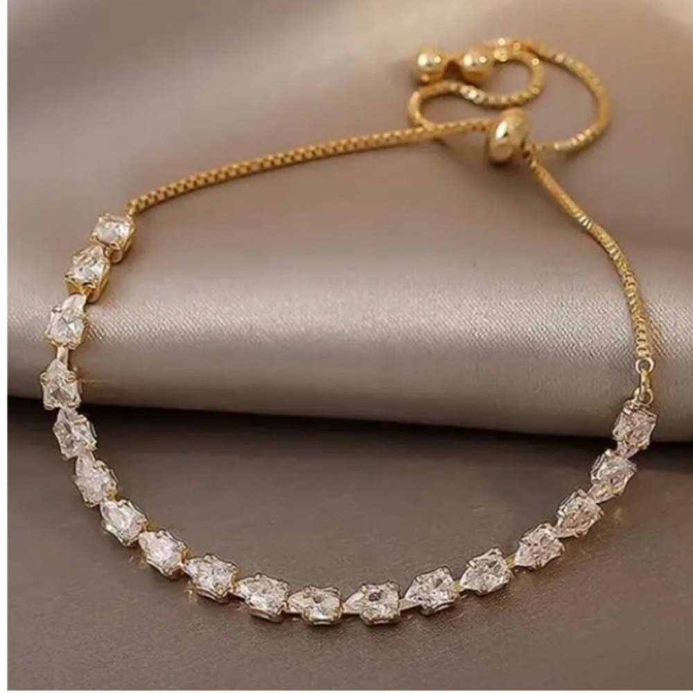 🌹HP🌹NEW CZ Gold Pear Shaped Diamond Sporty Chic Tennis Bracelet Adjustable